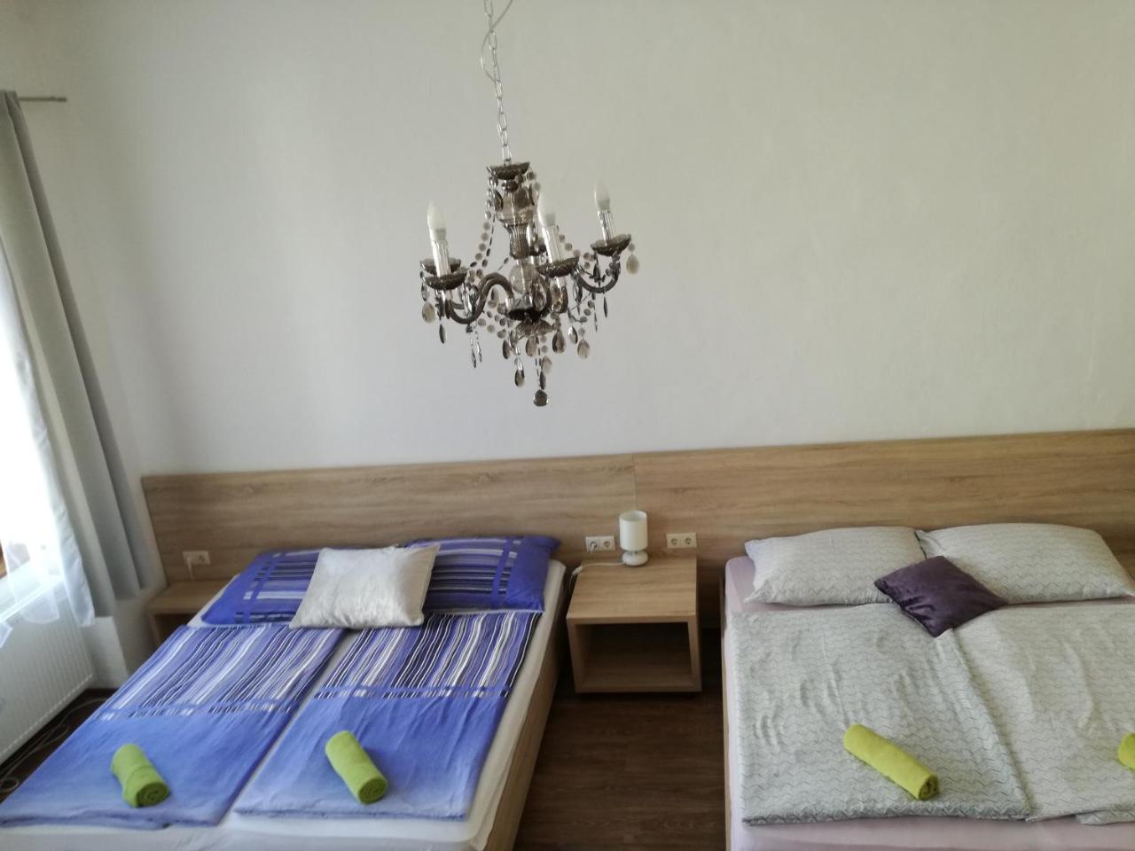 Designholz Studio Apartman Hotel Győr Esterno foto